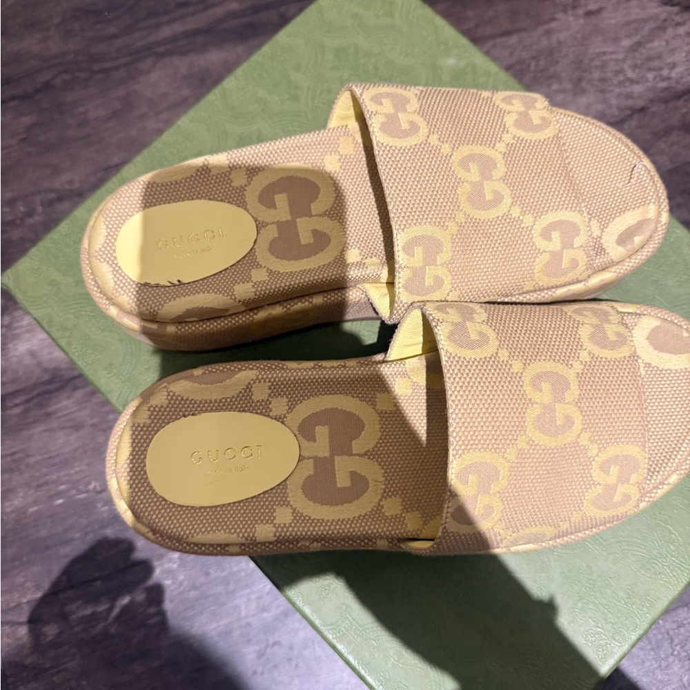 BRAND NEW Gucci Butter Yellow and Beige GG Canvas Platform Slides - Picture 5 of 7